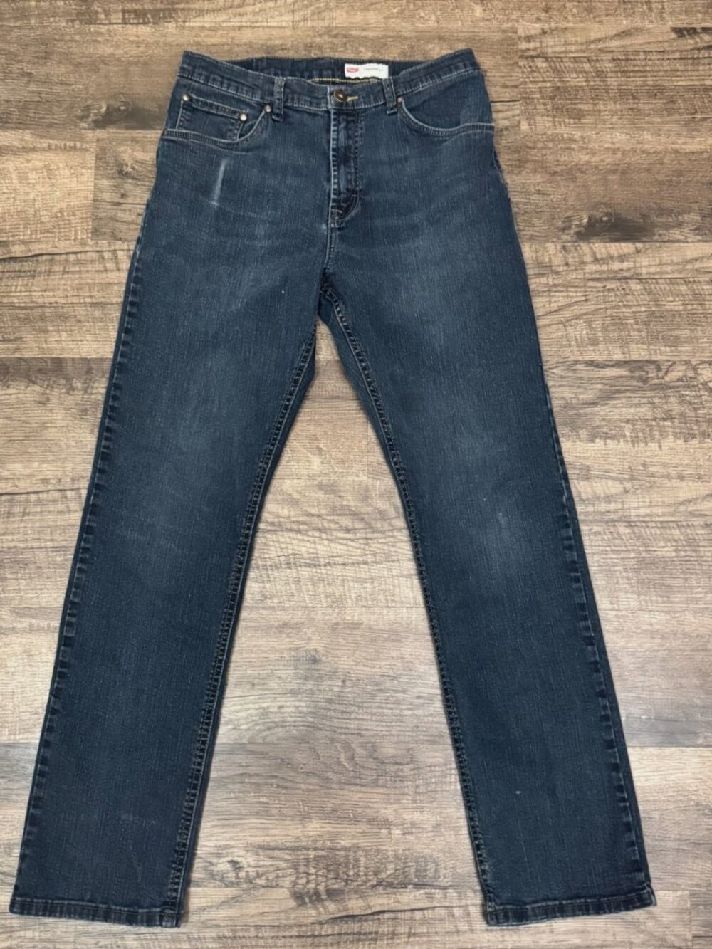 Wrangler Jeans Premium Quality Straight Fit Men’s - Size tag cut - 30 waist